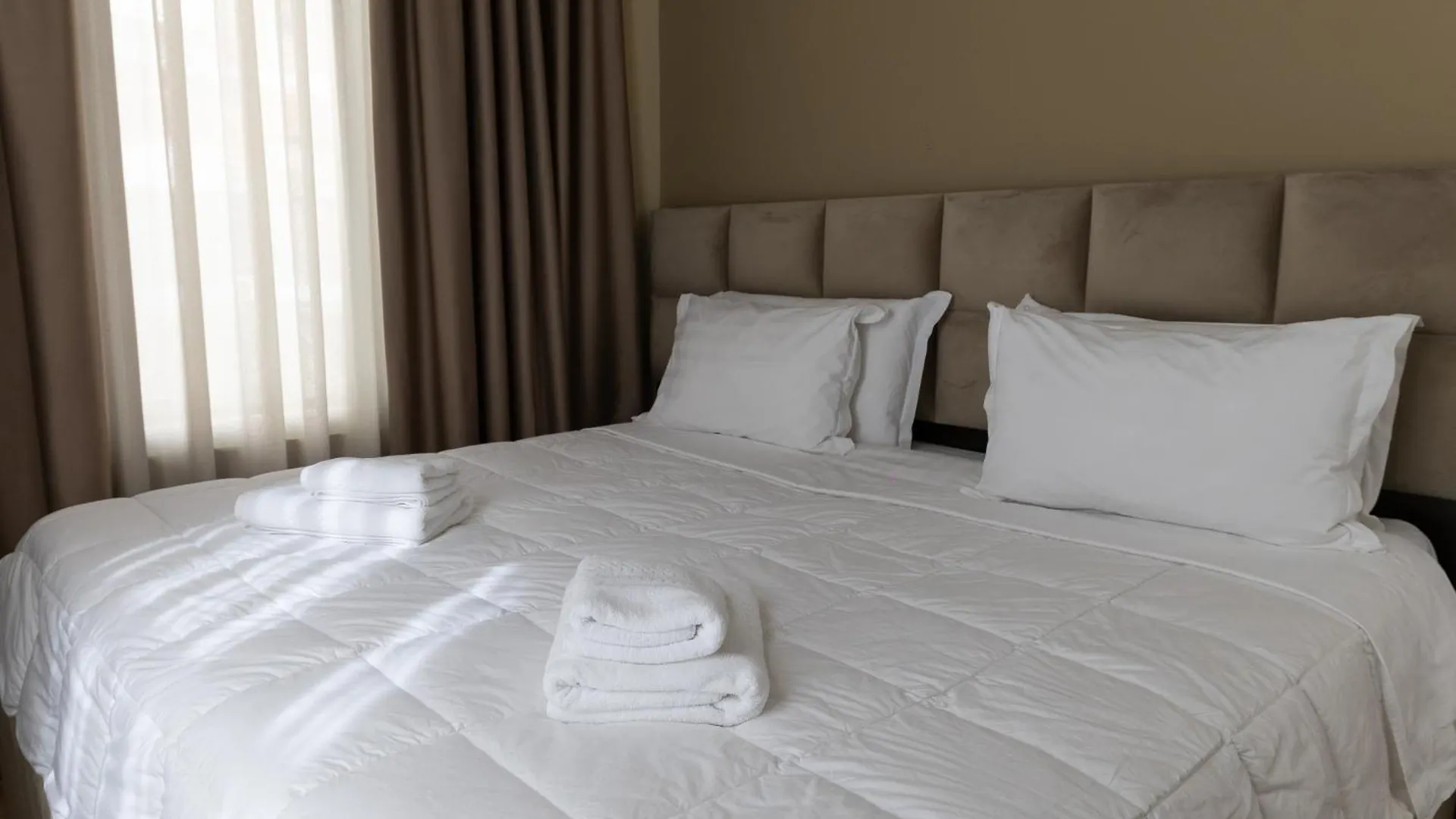 4R Colombo Hotel Tirana