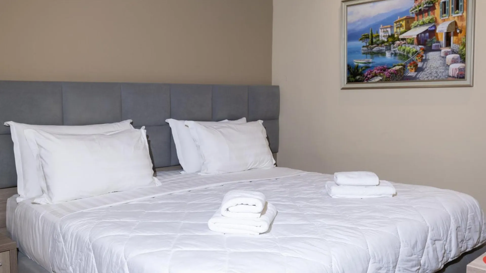 4R Colombo Hotel Tirana 3*,