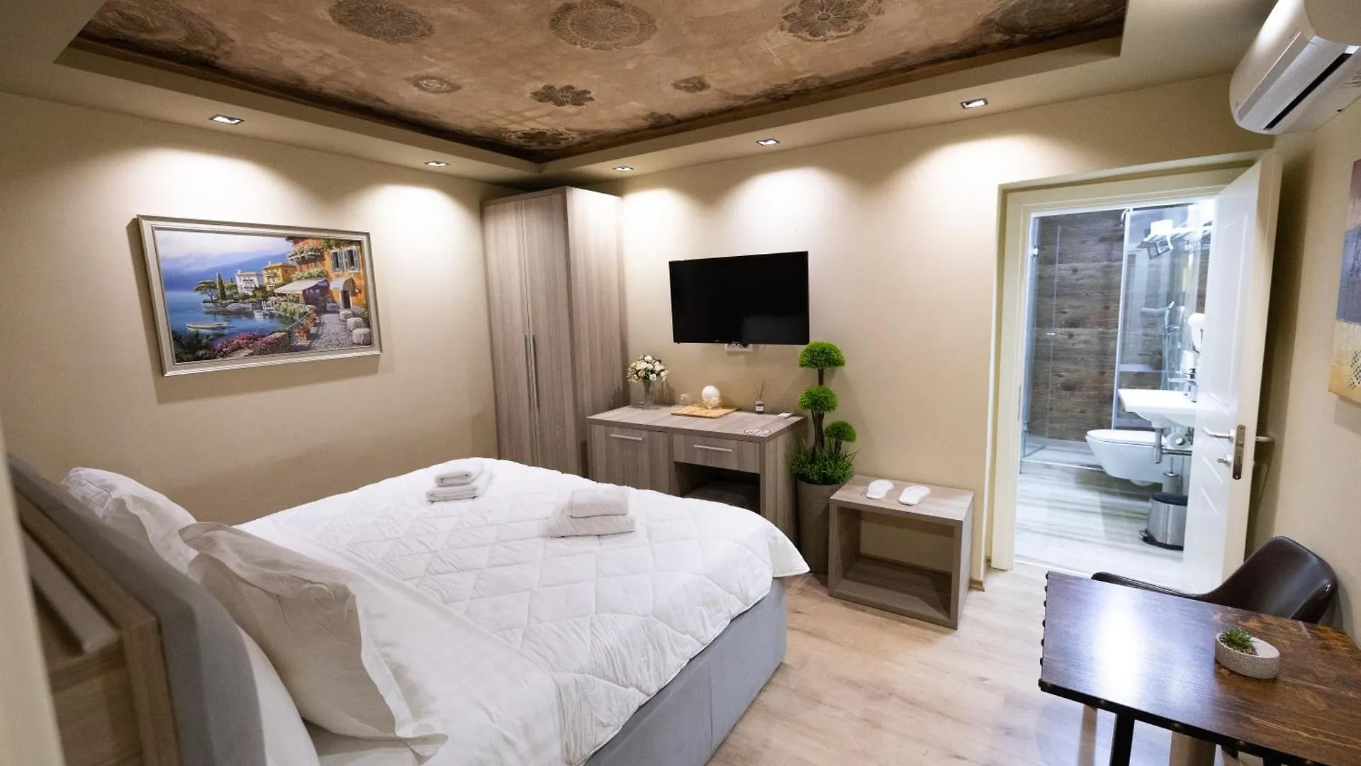4R Colombo Hotel Tirana 3*,