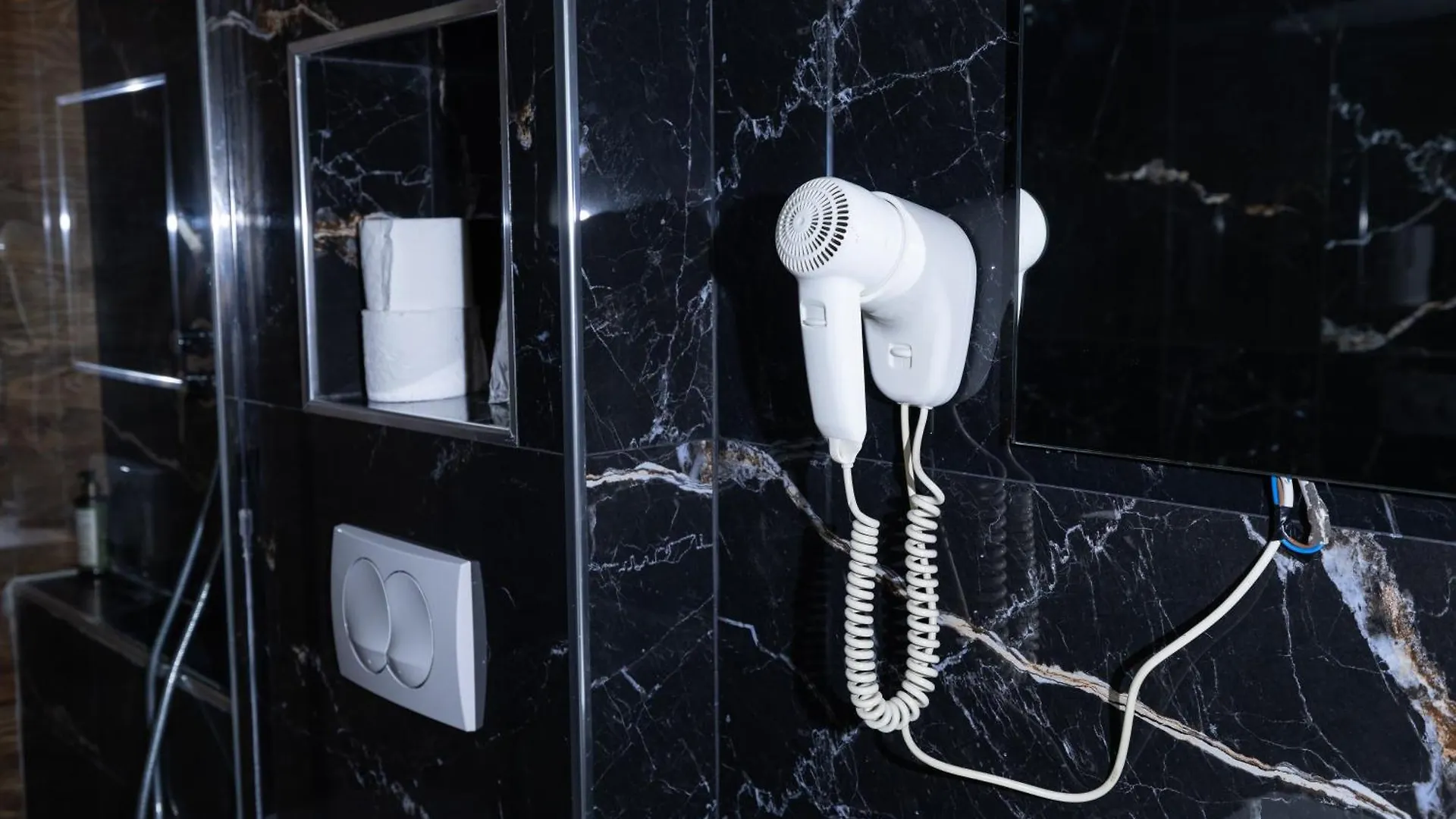 4R Colombo Hotel Tirana