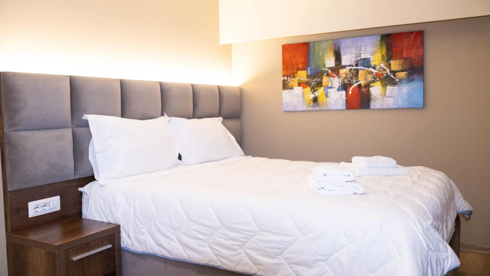 4R Colombo Hotel Tirana