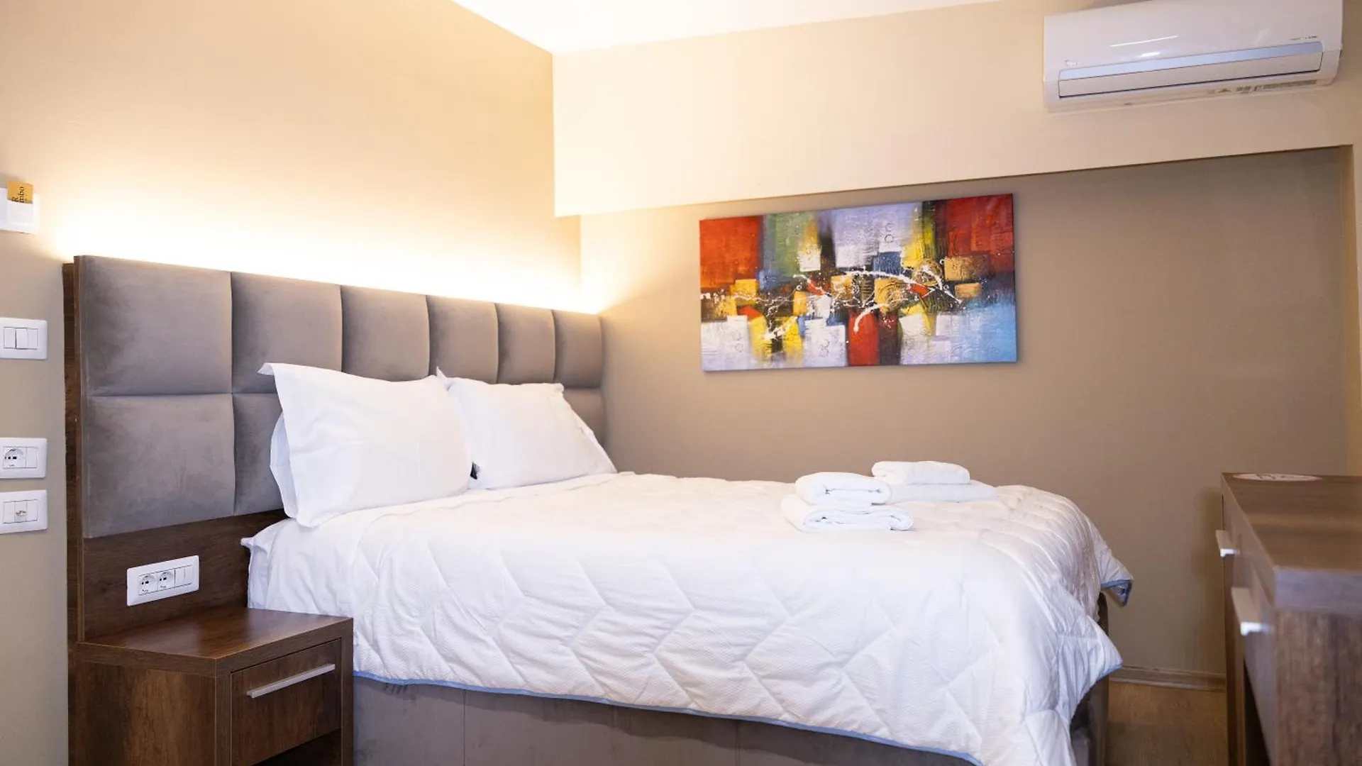 4R Colombo Hotel Tirana 3*,