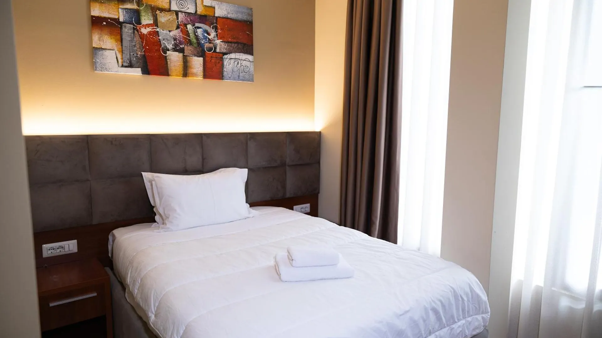 4R Colombo Hotel Tirana
