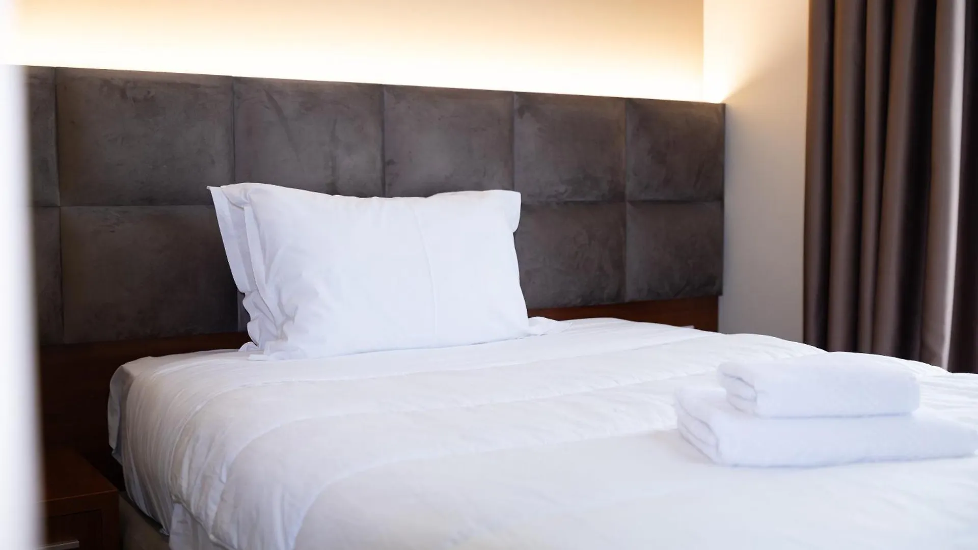 4R Colombo Hotel Tirana