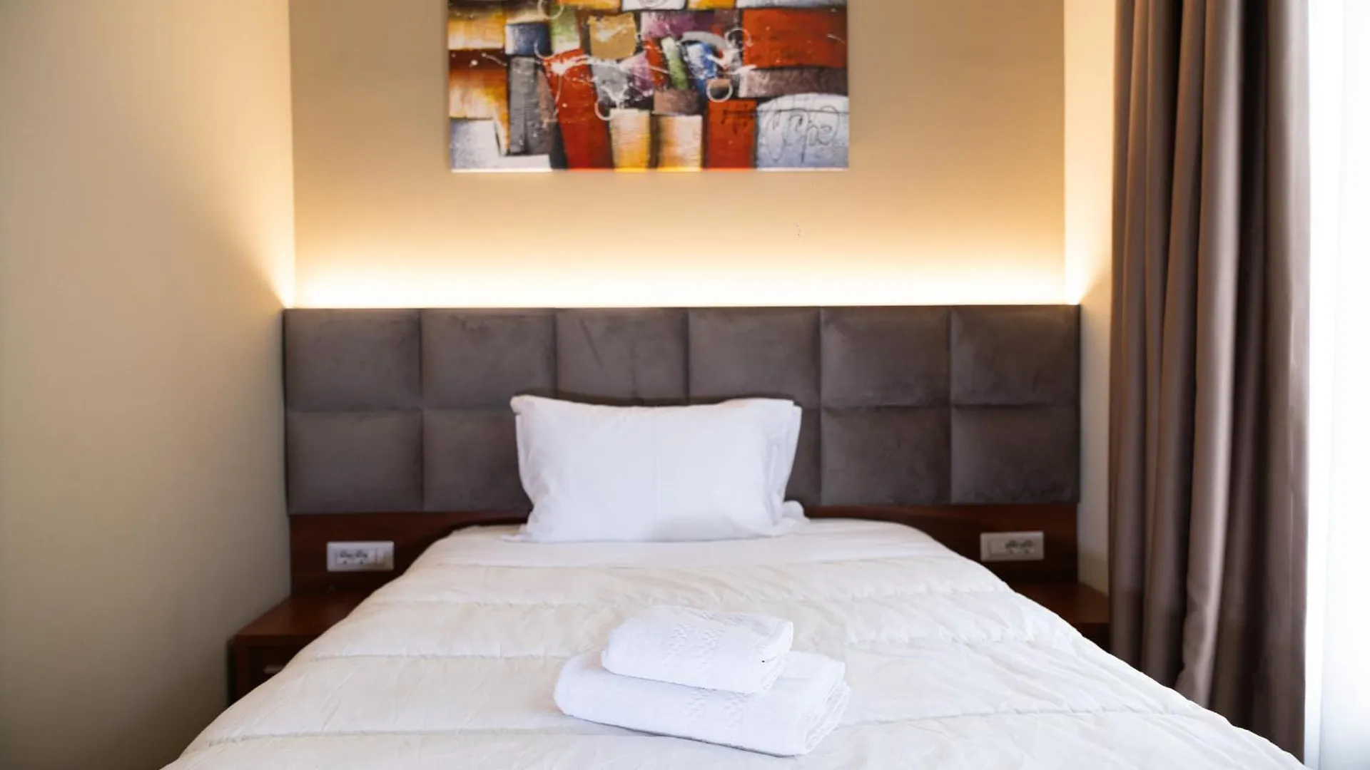 4R Colombo Hotel Tirana 3*,  Albanie