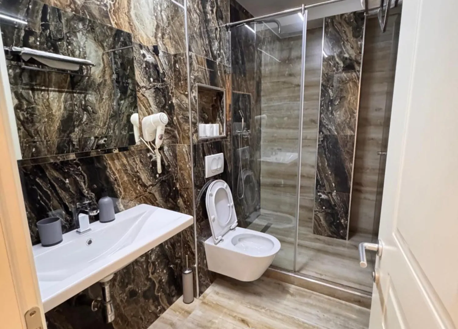 4R Colombo Hotel Tirana